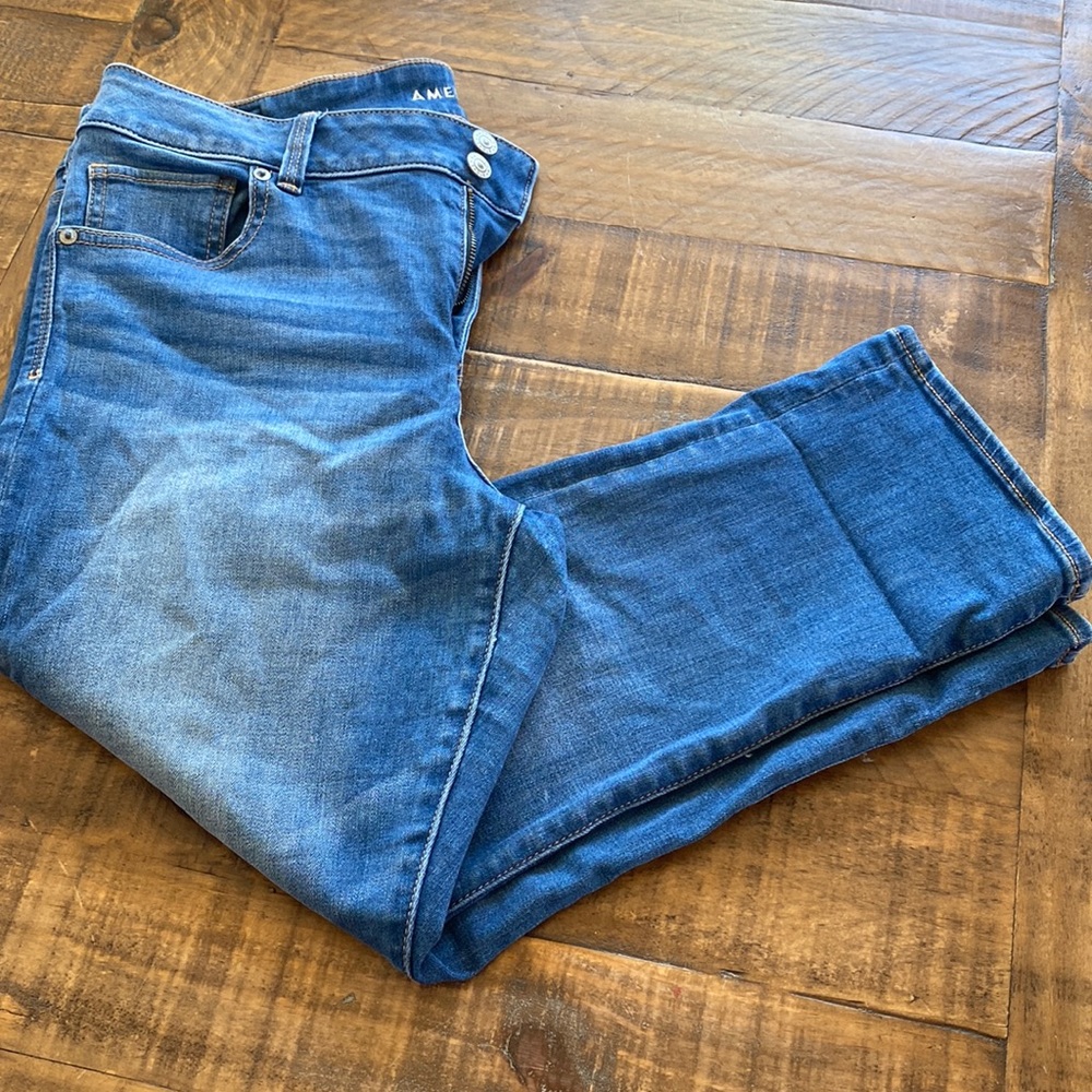 Ae size 16 short crop artist